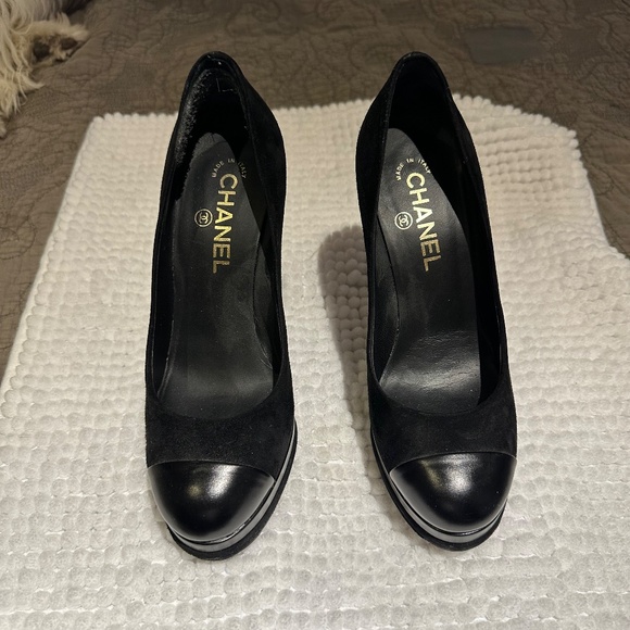 Brand new Chanel heels - Picture 2 of 3